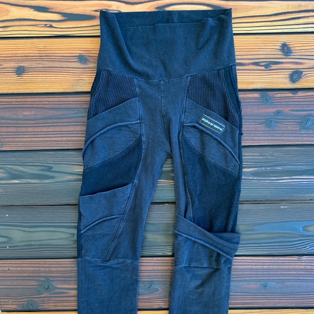 TRADED Wildhorse Apparel Cropped Leggings